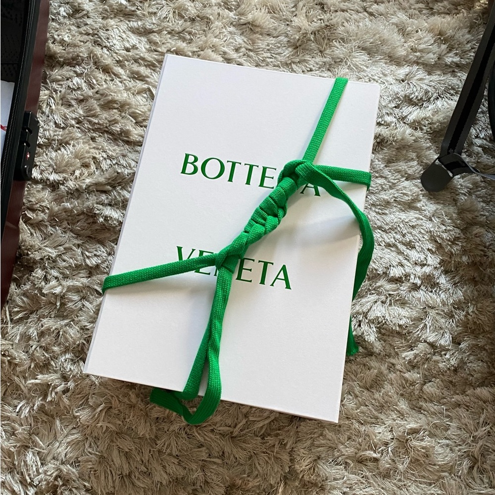AUTHENTIC BOTTEGA VENETA - Picture 3 of 4